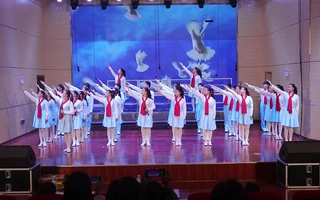 朗诵《祖国颂》芙蓉学校初中部