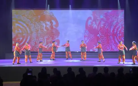 08舞蹈《刘太娘笑哈哈》新晃老年大学红歌艺术团