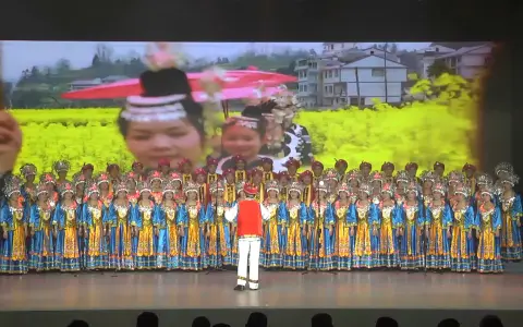 16大合唱《侗寨恋+不忘初心》新晃老年大学红歌艺术团