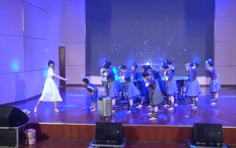 17波洲小学 群舞《素履苗乡》