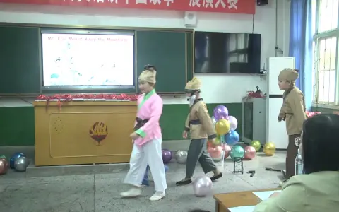 20四年级_表演《The foolish old man who moved the mountains愚公移山》
