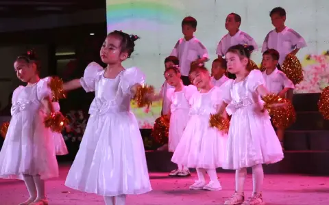13中一班《彩虹的约定》-晃山新城幼儿园2023年庆六一文艺汇演