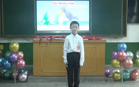 13三年级_杨旻璋_演讲《The thirsty crow 乌鸦喝水》
