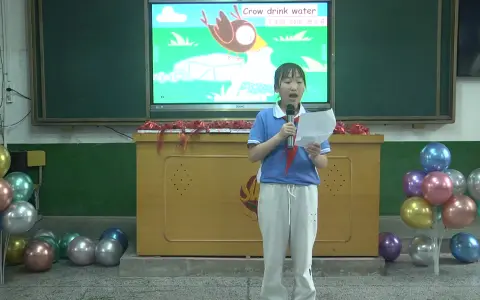 33五年级_杨文菲_演讲《Crow drink water 乌鸦喝水》