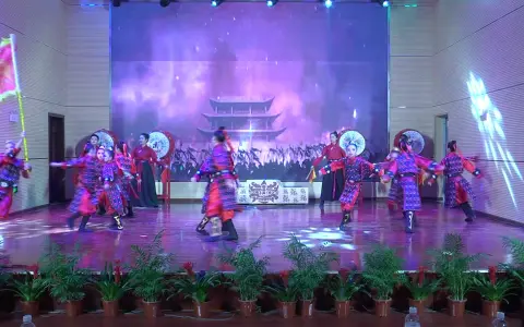 05波洲小学群舞《花木兰》&新晃县第19届校园艺术节集体节目比赛
