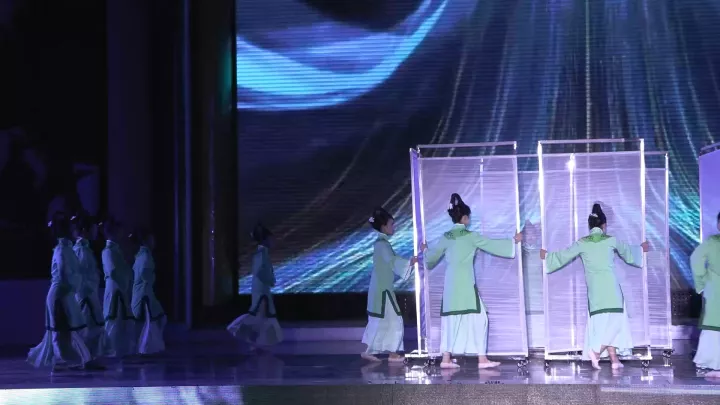 11舞蹈《女书·憬然》