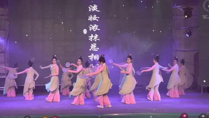 13师资班1《淡妆浓妆抹总相宜》