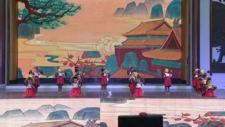 01舞蹈《执镜俑》
